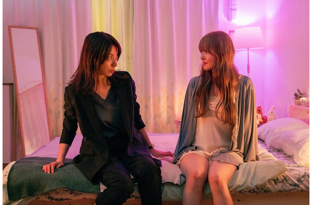 森カンナ、加藤史帆（C）「彩香ちゃんは弘子先輩に恋してる 2nd Stage」製作委員会・MBS／第1話より