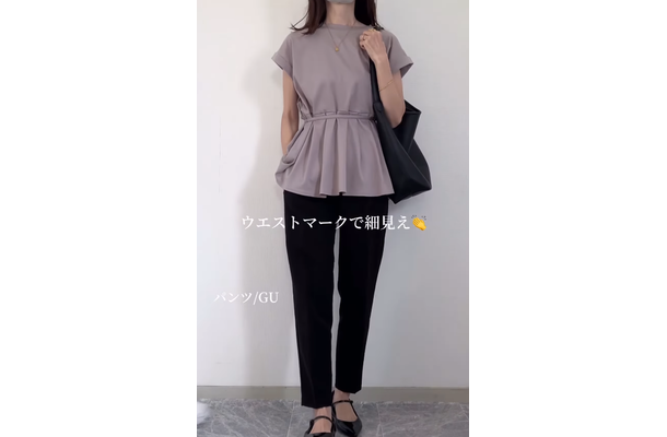 甘辛オフィスコーデの定番。「ペプラムブラウス」は40代の夏のワードローブに加えたい一枚【40代の毎日コーデ】