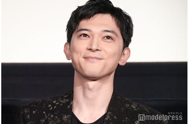 ファンとの交流を楽しむ吉沢亮（C）モデルプレス