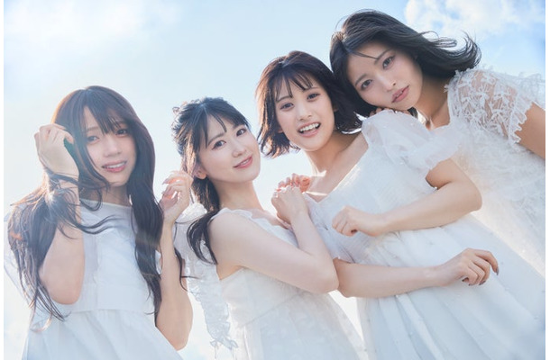 （左から）花宮初奈、花井美春、橘杏咲、松岡美里／撮影：三宮幹史／「天狼群ビジュアルブック（仮）」（講談社／2025年9月24日発売）