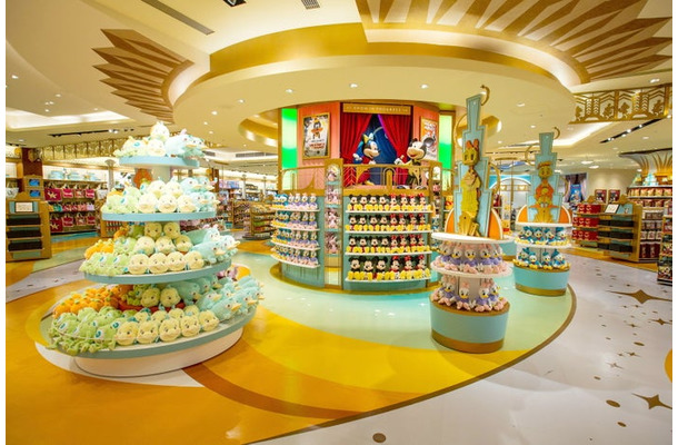 ディズニーストア 東京ディズニーリゾート店（C） Disney （C）Disney. Based on the “Winnie the Pooh” works by A.A. Milne and E.H. Shepard.
