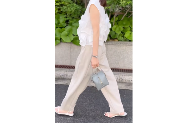 とにかく脚がキレイに見える！【ユニクロ】カーブパンツが話題です【40代の毎日コーデ】