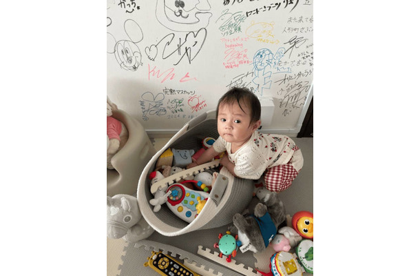 山本圭壱、愛娘がおもちゃを選ぶ姿にメロメロ！ファンもほっこり「可愛い」「癒されます」
