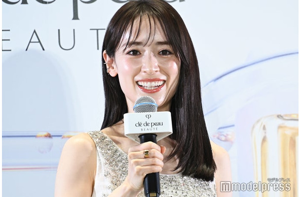 「クレ・ド・ポー ボーテ POPUPイベント」フォトコールに登壇した泉里香（C）モデルプレス
