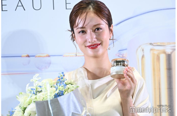 「クレ・ド・ポー ボーテ POPUPイベント」フォトコールに登壇した谷まりあ（C）モデルプレス
