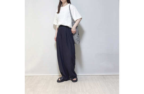今季の白Ｔは「表面感トップス」が正解！体型を拾わない涼感コーデが叶います【40代の毎日コーデ】