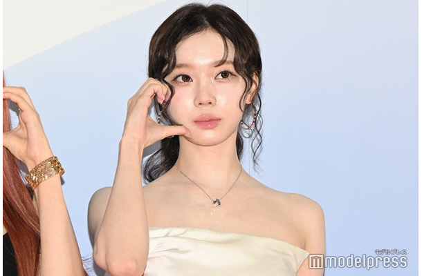 aespaウィンター、大胆変形トップスで美ウエスト披露「圧巻のスタイル」「女神」と反響