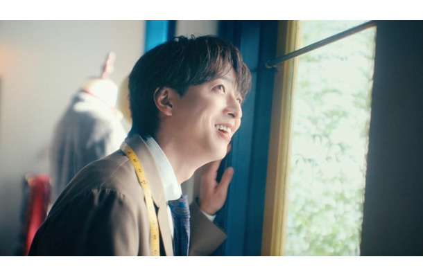 寺西拓人／新WEB-CM「仕立て屋“TAILOR”オープン」篇より（提供写真）