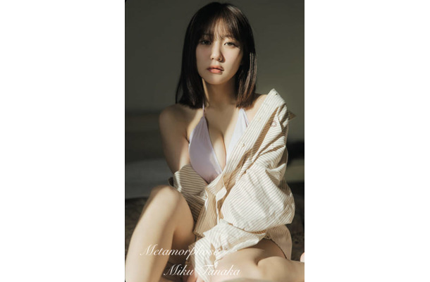 田中美久、美バスト際立つアンニュイSHOTに釘付け！「変化」をテーマに大人の魅力が漂う