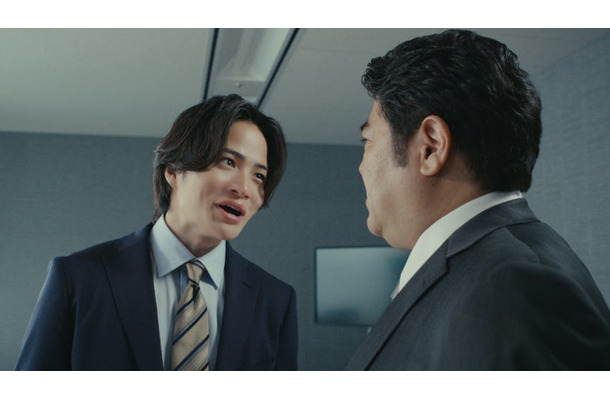 菊池風磨、皆川猿時／新TVCM「言い間違い篇」より（提供写真）