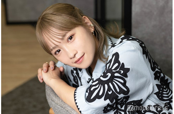 モデルプレスのインタビューに応じた川栄李奈（C）モデルプレス