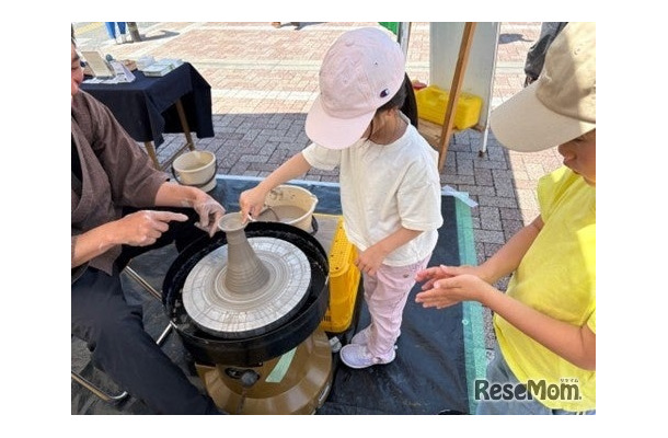 伊賀焼実演展示・体験のようす