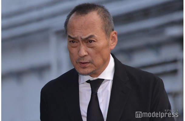 川村龍夫会長の通夜に参列した渡辺謙（C）モデルプレス