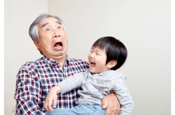 ステテコを履く70歳の祖父　孫「その服どうしたの？」次の瞬間…→孫から”予想外のプレゼント”に「大笑い」「可愛らしい」