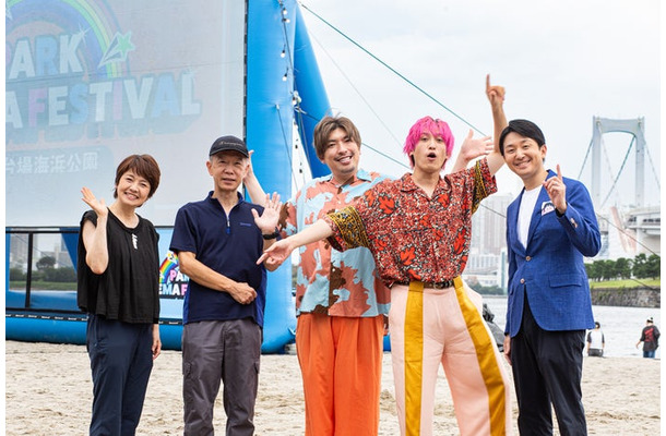 （左から）⻄⼭喜久恵（フジテレビアナウンサー）、⾼⽊淳監督、EXIT、清⽔章弘氏「PARK CINEMA FESTIVAL in お台場海浜公園」（提供写真）