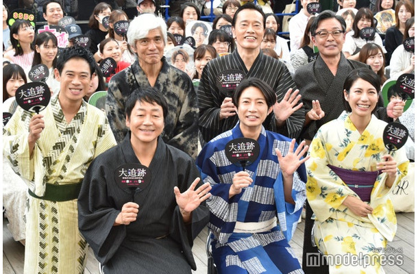 ドラマ「『大追跡～警視庁SSBC強行犯係～』いよいよ今晩6話放送！キャスト大集合！夏の大感謝祭」に出席した伊藤淳史、大森南朋、佐藤浩市、相葉雅紀、遠藤憲一、松下奈緒、光石研（C）モデルプレス