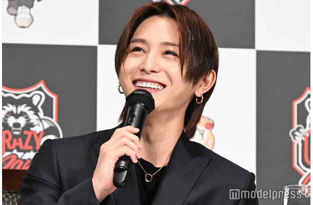 知念侑李をゲームで「ボコボコにしたい」とニヤける山田涼介（C）モデルプレス