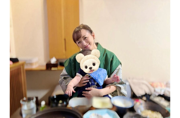 小松彩夏、生後6ヶ月の息子と初の“子連れ温泉旅行”へ！親子2SHOTに反響「かわいい」「幸せですね」