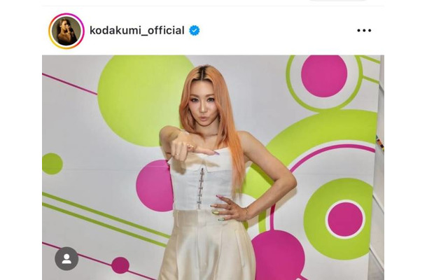 倖田來未、美デコルテ際立つノースリ衣装SHOTに「お肌ぴっかぴかで綺麗」「めっちゃ可愛い」の声