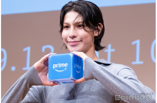 Prime Videoボックスを気に入った様子のラウール（C）モデルプレス