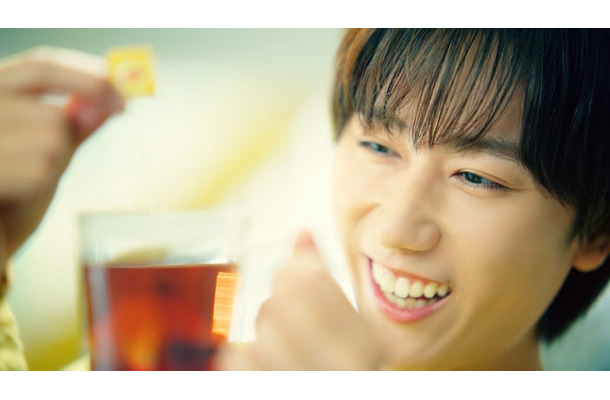 阿部亮平「イエローラベルのおいしさの秘密」篇(提供写真)