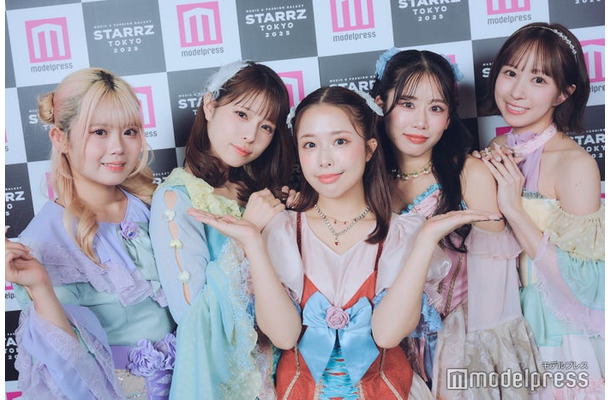 フィロソフィーのダンス／（左から）香山ななこ、木葭のの、日向ハル、奥津マリリ、佐藤まりあ（C）モデルプレス