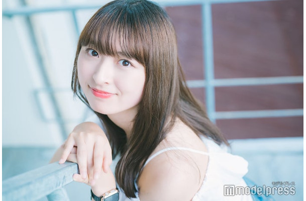 モデルプレスのインタビューに応じた早藤李紗さん（C）モデルプレス