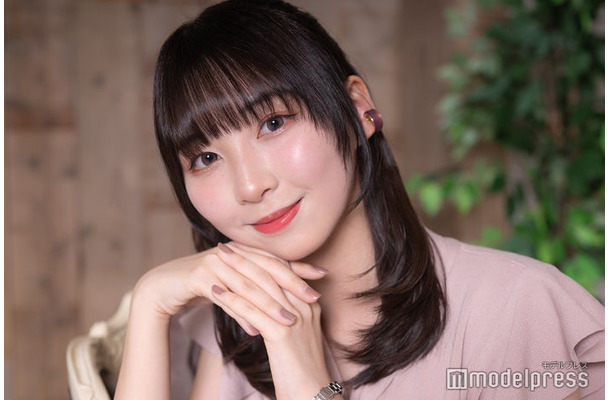 モデルプレスのインタビューに応じた長谷川ひなたさん（C）モデルプレス