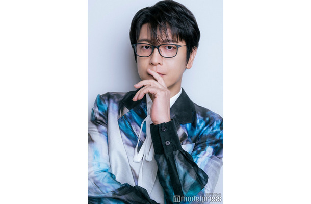 モデルプレスのインタビューに応じた及川光博（C）モデルプレス