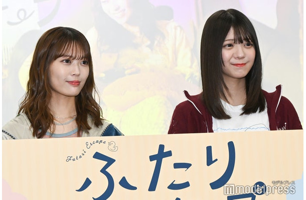 記者会見に出席した岩本蓮加、冨里奈央（C）モデルプレス