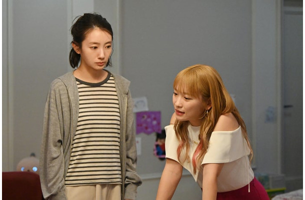 波瑠、川栄李奈「フェイクマミー」（C）TBS