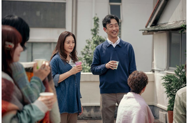 仲間由紀恵、北村有起哉「小さい頃は、神様がいて」第1話（C）フジテレビ