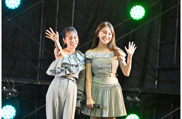 小嶋陽菜、前田敦子（C）AKB48