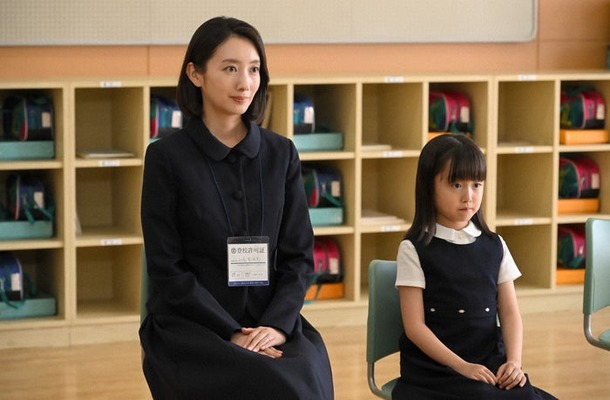 波瑠、池村碧彩「フェイクマミー」第2話(C)TBS