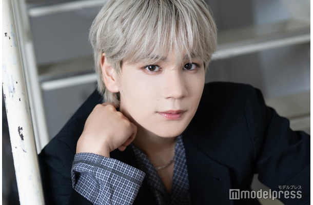 モデルプレスのインタビューに応じた豆原一成（C）モデルプレス