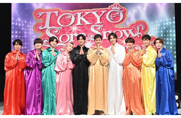 （左から）宮舘涼太、深澤辰哉、阿部亮平、佐久間大介、目黒蓮、沢村一樹、ラウール、向井康二、岩本照、渡辺翔太（C）TBS