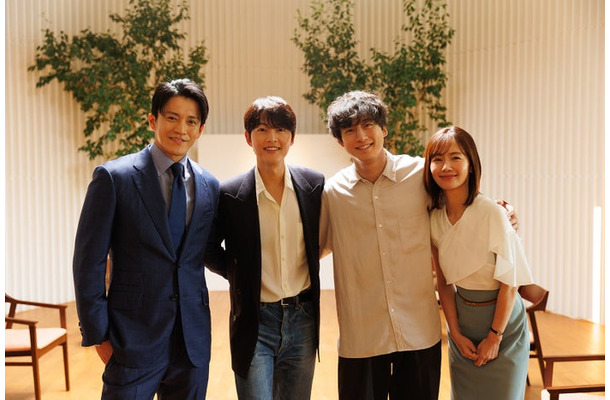 小栗旬、ソン・ジュンギ、坂口健太郎、中村ゆり（C）Netflix
