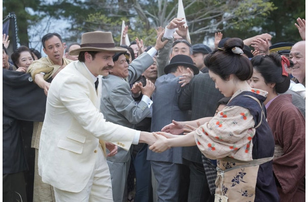 トミー・バストウ、高石あかり、円井わん「ばけばけ」第22話(C)NHK