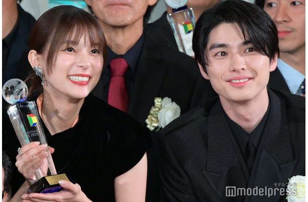 「東京ドラマアウォード2025」授賞式に出席した芳根京子、本田響矢(C)モデルプレス