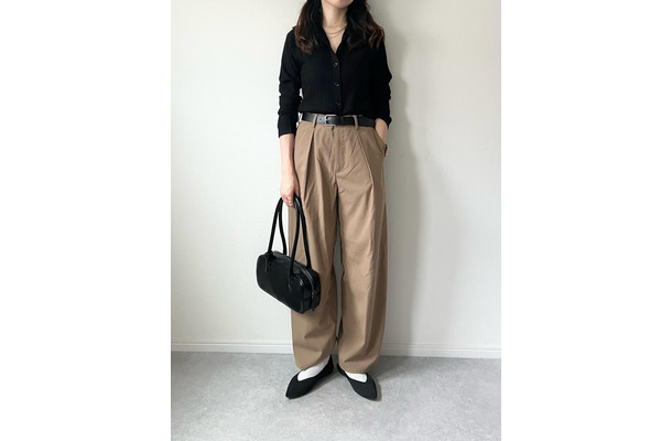 【ユニクロ・GU】で大成功。ワントーンに「ひとクセ」効かせた洗練スタイル【40代の毎日コーデ】