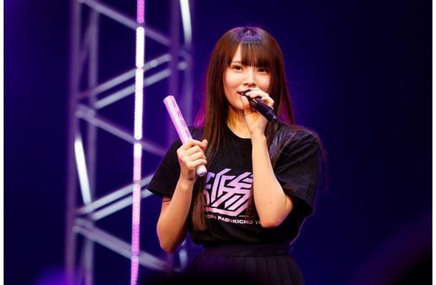 森平麗心「新参者 二〇二五 LIVE at THEATER MILANO-Za」/写真:鈴木健太(KENTA Inc.)