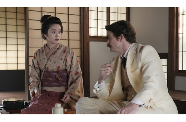 高石あかり、トミー・バストウ「ばけばけ」第32話（C）NHK