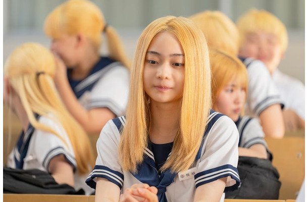 白鳥玉季(C)2025「金髪」製作委員会