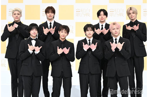 グループのシグナルポーズを決める&TEAM（C）モデルプレス