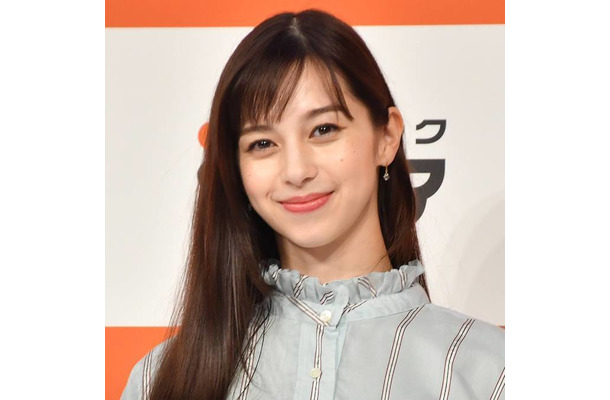 中条あやみ、ゴージャスな赤ドレスSHOTに絶賛の嵐「リアルプリンセス」「すごくお似合い」