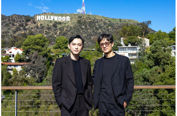 11/19ハリウッドサイン前 『国宝』©吉田修一/朝日新聞出版 ©2025映画「国宝」製作委員会