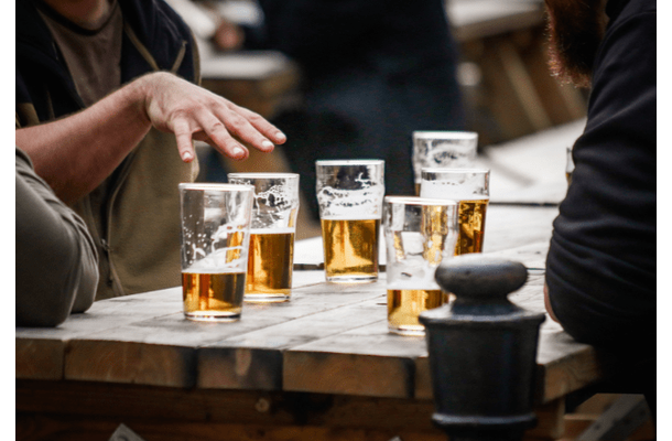 タイのレストランで…ビールを注文した日本人。次の瞬間⇒出てきた一杯をみて「えっ！？」「意外にも美味しい」