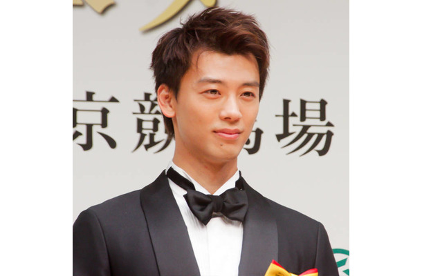 竹内涼真、色気あふれる『10DANCE』SHOTにファン興奮「かっこいい」「セクシーすぎる」