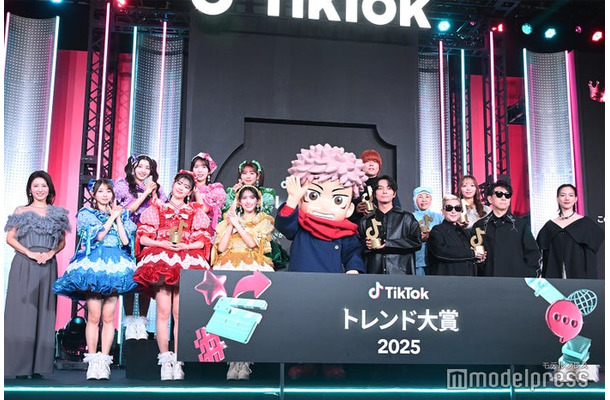 「TikTokトレンド大賞2025」に出席した宇賀なつみアナ、超ときめき宣伝部、虎杖悠仁、榎木淳弥、OKARAT工場長、舘野はづき氏、m-flo、のん（左から）