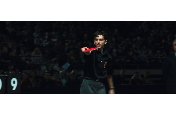 『マーティ・シュプリーム 世界をつかめ』© 2025 ITTF Rights LLC. All Rights Reserved.